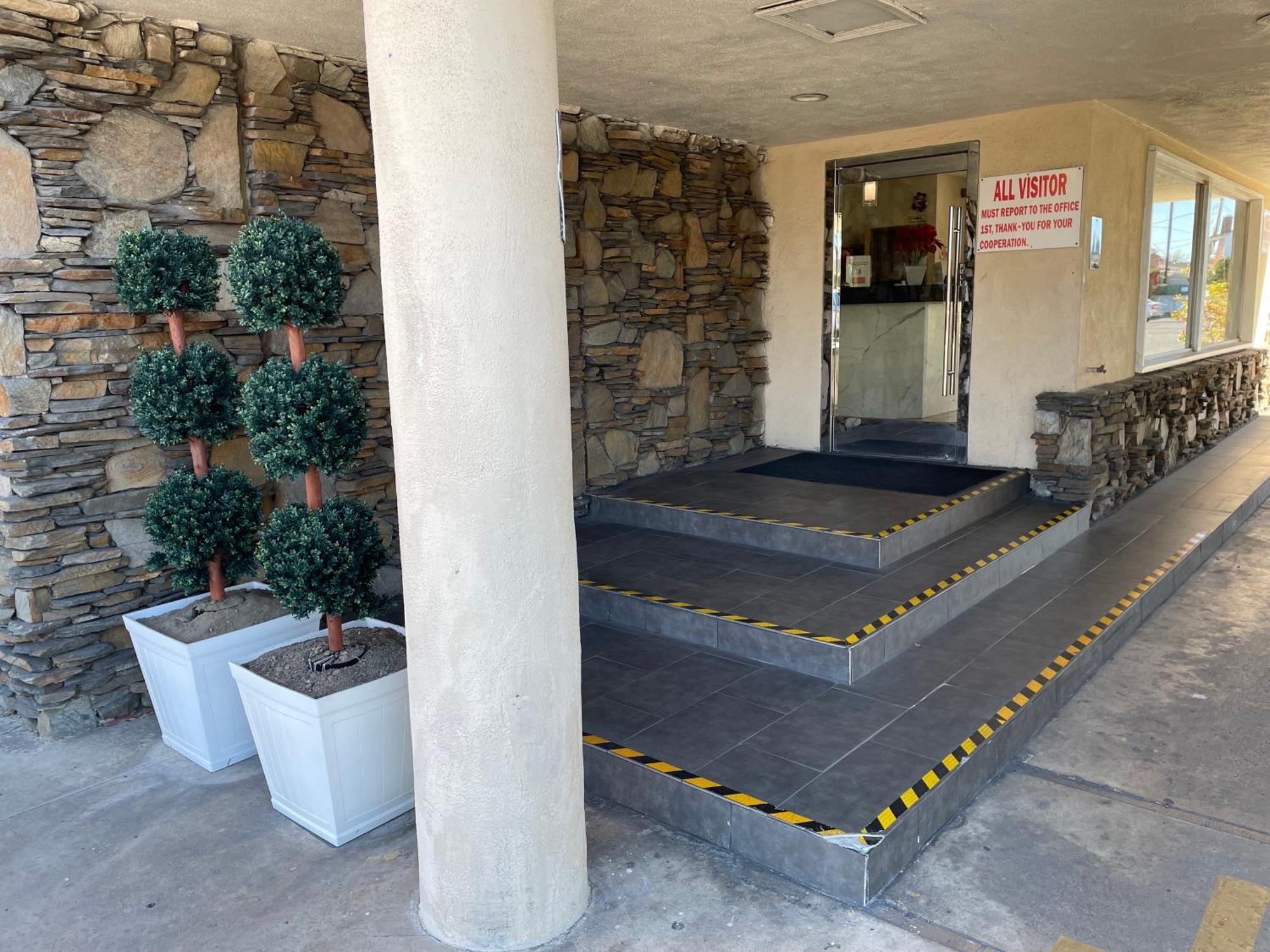 Grand Inn Fullerton Exterior photo