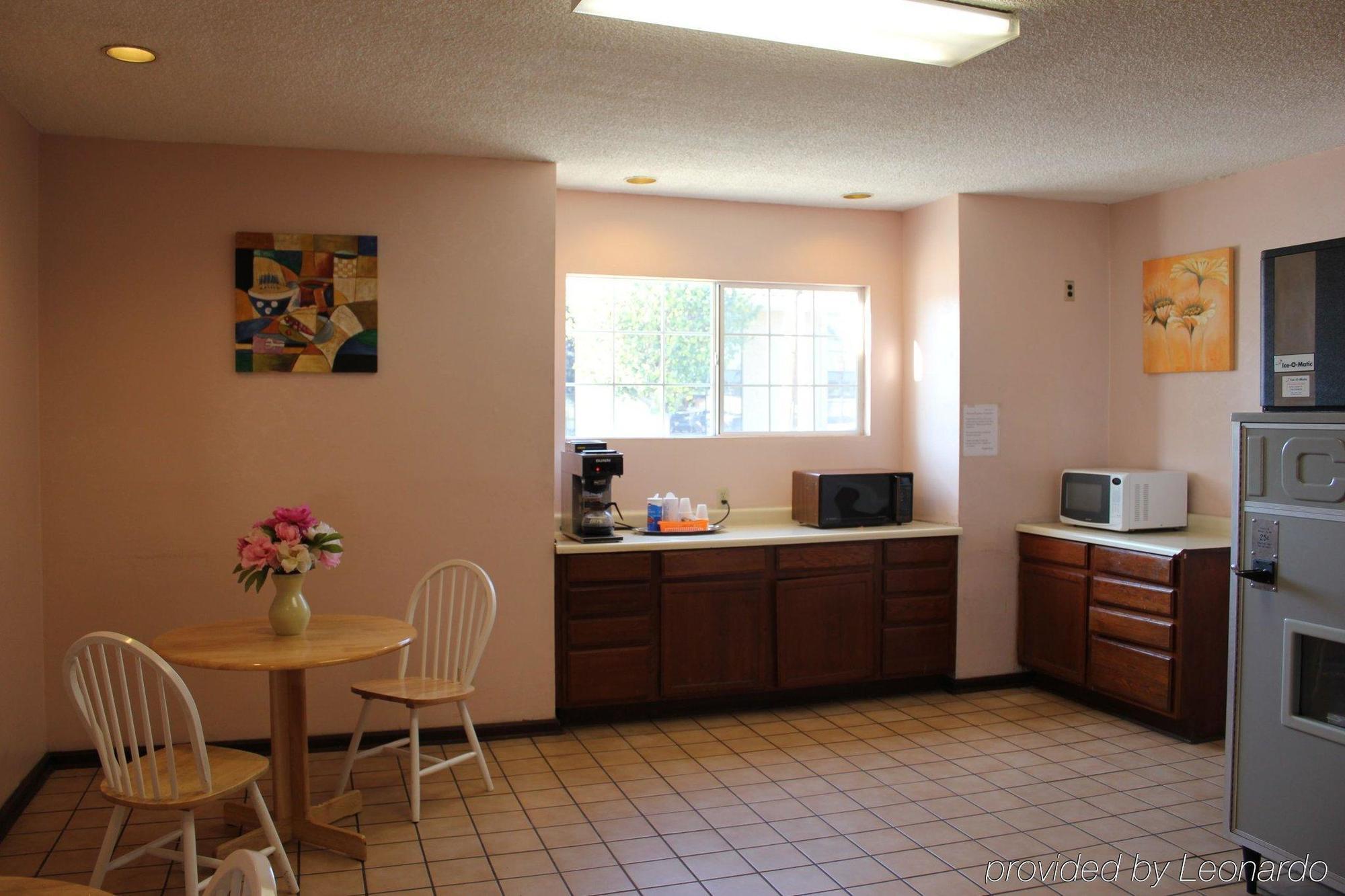 Grand Inn Fullerton Room photo